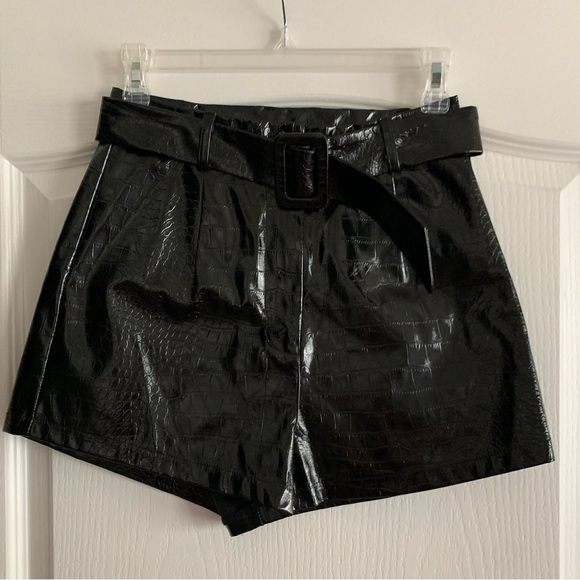 Princess Polly faux croc black shorts w/belt size 2 - Picture 6 of 10